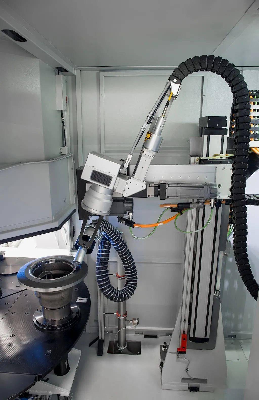 機械設備研發新視野 汽車中的機械人智能革命