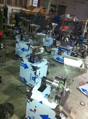 廣州雷邁FS180-4優(yōu)質(zhì)不銹鋼萬(wàn)能粉碎機(jī) 高效、經(jīng)濟(jì)的小型高速粉碎解決方案